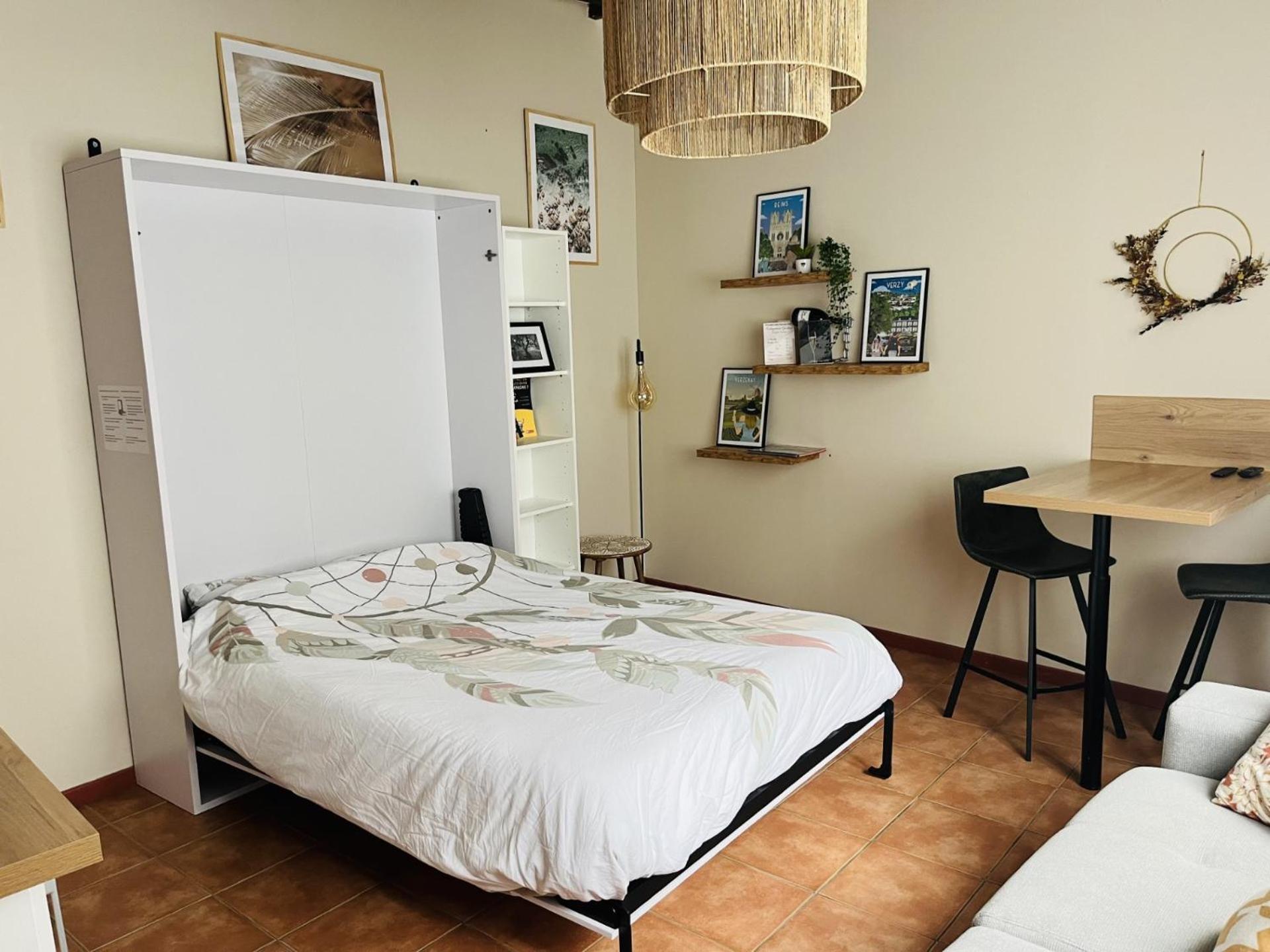 Logement, Plein Centre Du Village De Verzy Екстериор снимка